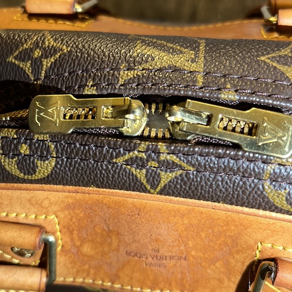 Louis Vuitton excursion monogram bag. - Picture 6 of 9